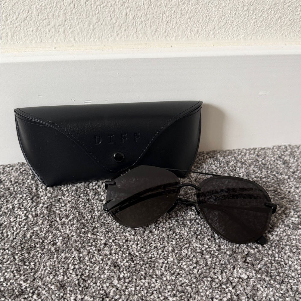 VICI x DIFF Lenox Black Frame Aviator Sunglasses